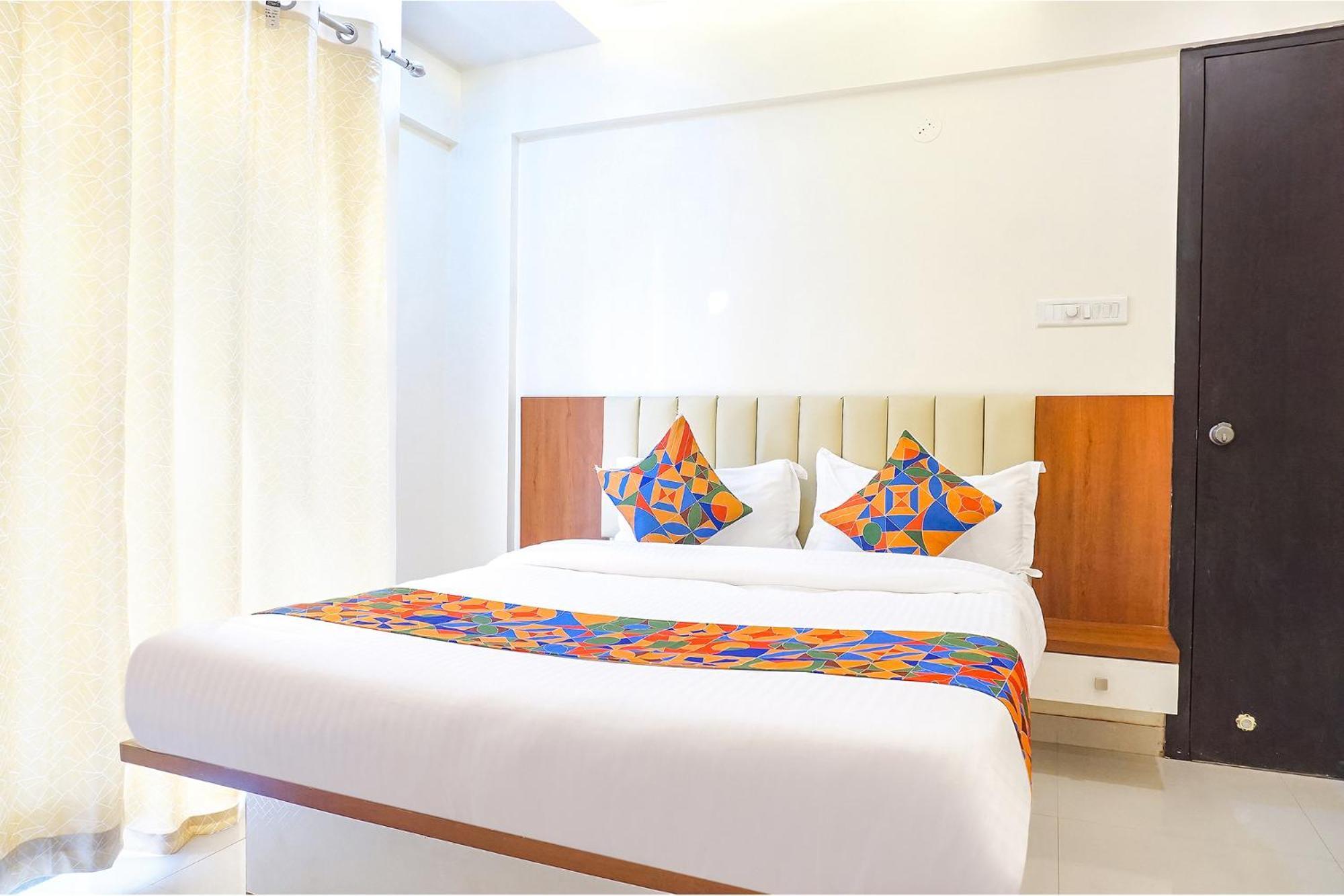 Fabhotel Majestic Luxurious - Nr Rajaram Bhiku Pathare Stadium Пюн Екстериор снимка