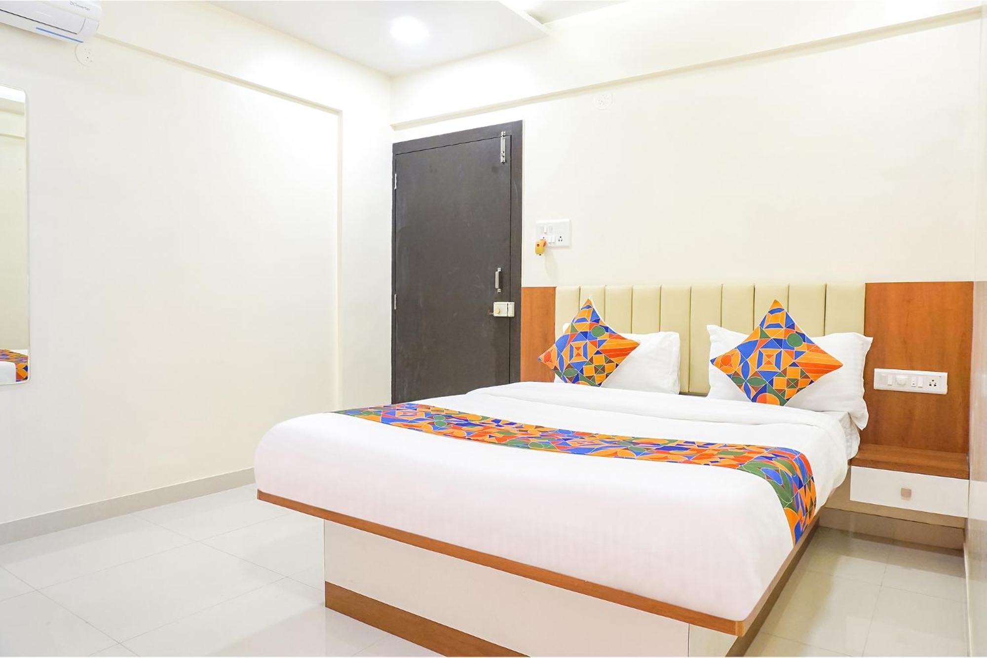 Fabhotel Majestic Luxurious - Nr Rajaram Bhiku Pathare Stadium Пюн Екстериор снимка