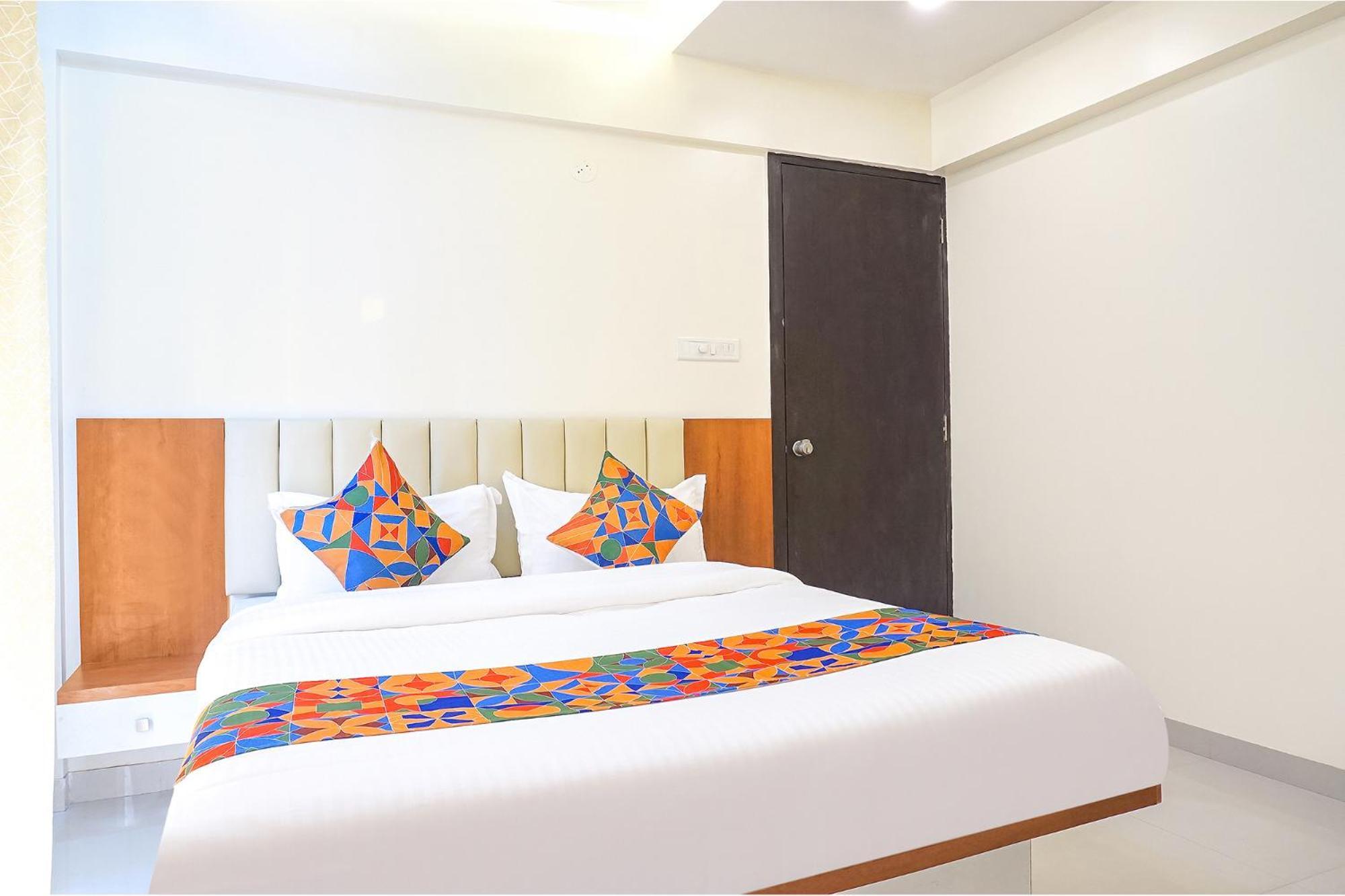 Fabhotel Majestic Luxurious - Nr Rajaram Bhiku Pathare Stadium Пюн Екстериор снимка
